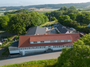 Hos Molsgaarden, Knebel